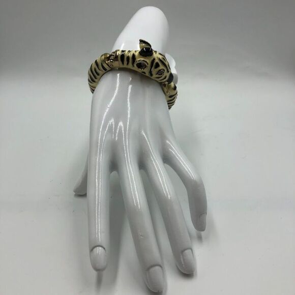 Zebra Women's Bangle Bracelet Magnetic Closure Animal Safari Costume Jewelry - Picture 4 of 11